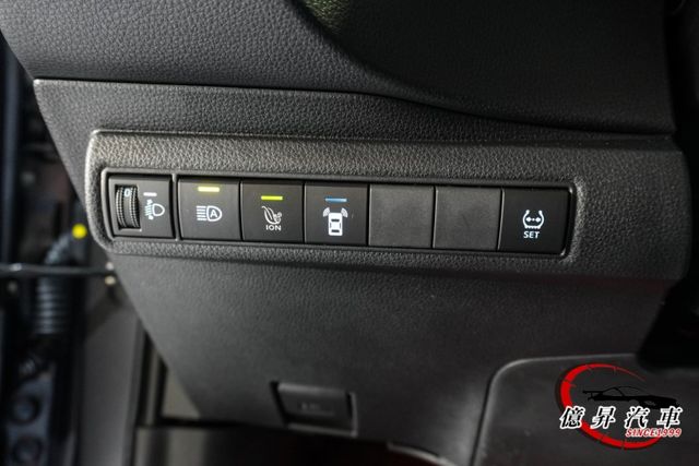 低里程，Keyless、盲點偵測、270度環景、電動座椅，旗艦版  第14張相片