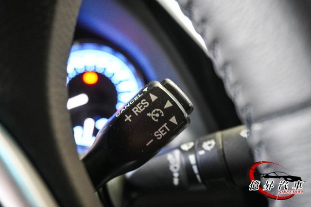 低里程，原廠保養，Keyless、恆溫空調、定速，衛星導航、倒車顯影，原廠車機  第9張相片