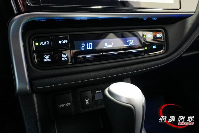 低里程，原廠保養，Keyless、恆溫空調、定速，衛星導航、倒車顯影，原廠車機  第10張相片
