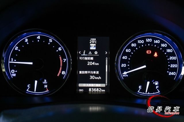 低里程，原廠保養，Keyless、恆溫空調、定速，衛星導航、倒車顯影，原廠車機  第15張相片