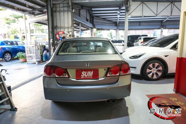 低里程數，天窗、換檔撥片，經典、耐操，優質代步車  第4張相片