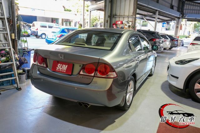 低里程數，天窗、換檔撥片，經典、耐操，優質代步車  第6張相片