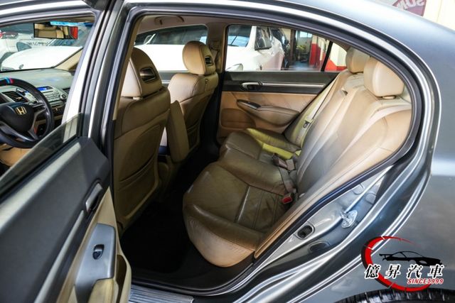 低里程數，天窗、換檔撥片，經典、耐操，優質代步車  第8張相片