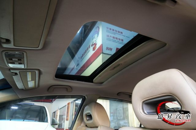 低里程數，天窗、換檔撥片，經典、耐操，優質代步車  第11張相片