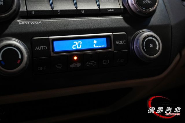 低里程數，天窗、換檔撥片，經典、耐操，優質代步車  第12張相片