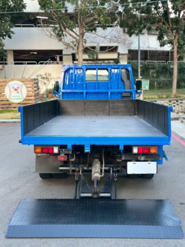 低里程，人人都會開的自排，加裝電動尾門  第9張相片