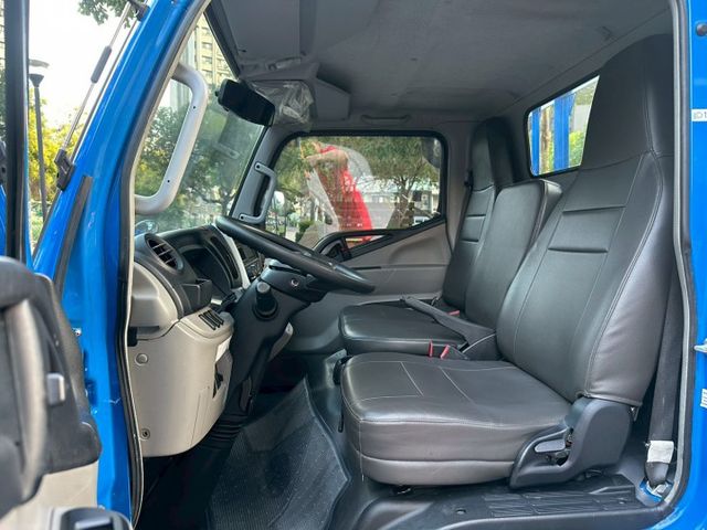 低里程，人人都會開的自排，加裝電動尾門  第12張相片