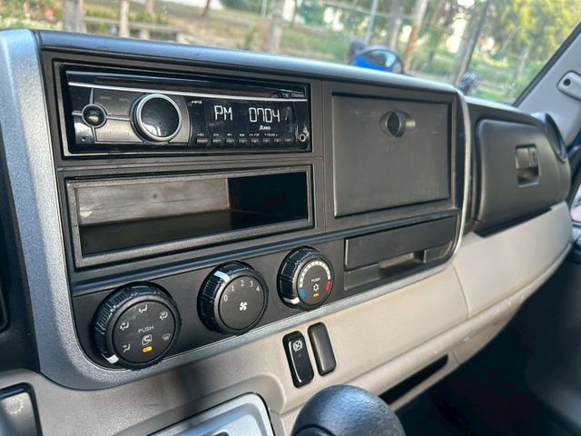 低里程，人人都會開的自排，加裝電動尾門  第16張相片