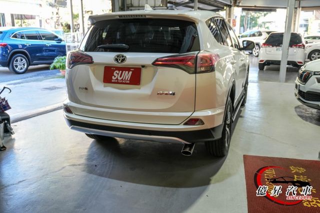 15年11月出廠，小改款RAV4，日本原裝進口，空間大、油耗省  第6張相片