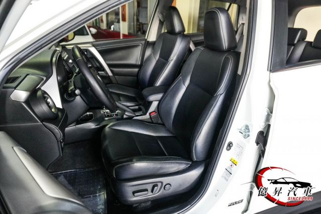 15年11月出廠，小改款RAV4，日本原裝進口，空間大、油耗省  第7張相片