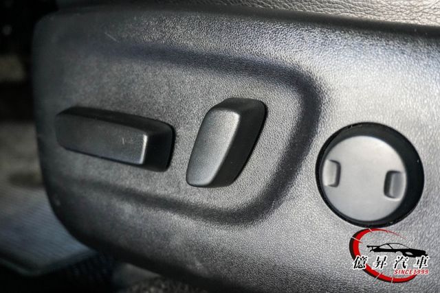 15年11月出廠，小改款RAV4，日本原裝進口，空間大、油耗省  第9張相片