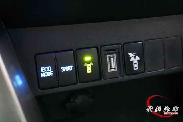 15年11月出廠，小改款RAV4，日本原裝進口，空間大、油耗省  第13張相片