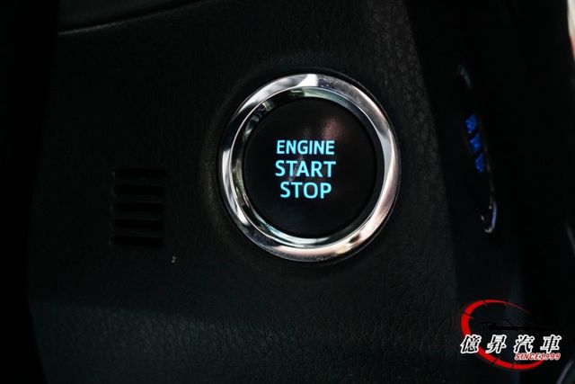 小改款，Keyless、定速、循跡防滑，倒車顯影、衛星導航，多功能影音  第10張相片