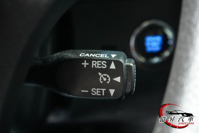 小改款，Keyless、定速、循跡防滑，倒車顯影、衛星導航，多功能影音  第11張相片