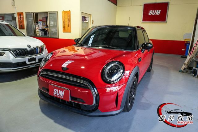 僅跑4.1萬公里，數位儀表、8.8吋觸控螢幕、車道偏離警示、國旗尾燈，英倫品味小車，市區好穿梭  第1張相片