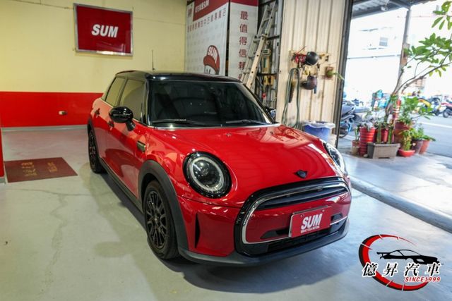 僅跑4.1萬公里，數位儀表、8.8吋觸控螢幕、車道偏離警示、國旗尾燈，英倫品味小車，市區好穿梭  第2張相片