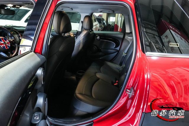 僅跑4.1萬公里，數位儀表、8.8吋觸控螢幕、車道偏離警示、國旗尾燈，英倫品味小車，市區好穿梭  第10張相片