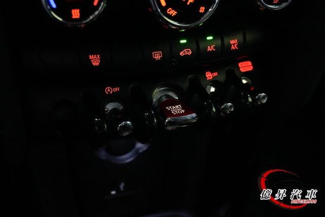 僅跑4.1萬公里，數位儀表、8.8吋觸控螢幕、車道偏離警示、國旗尾燈，英倫品味小車，市區好穿梭  第13張相片