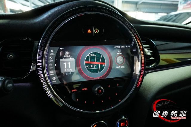 僅跑4.1萬公里，數位儀表、8.8吋觸控螢幕、車道偏離警示、國旗尾燈，英倫品味小車，市區好穿梭  第15張相片