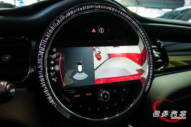僅跑4.1萬公里，數位儀表、8.8吋觸控螢幕、車道偏離警示、國旗尾燈，英倫品味小車，市區好穿梭  第17張相片