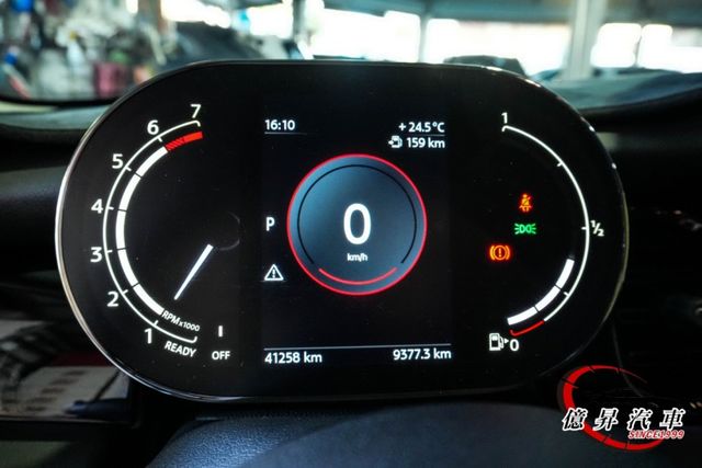 僅跑4.1萬公里，數位儀表、8.8吋觸控螢幕、車道偏離警示、國旗尾燈，英倫品味小車，市區好穿梭  第18張相片