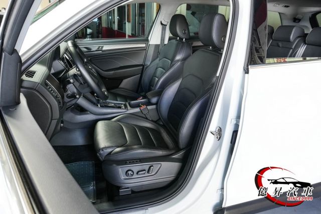 4X4，全景天窗、全數位儀表、360度環景、Matrix智慧型頭燈，新車保固中  第9張相片