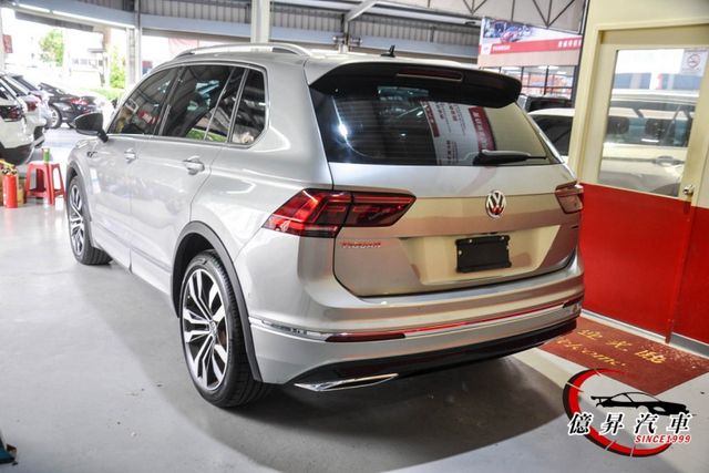 全景天窗、Dynaudio音響，R-Line外觀套件，220匹馬力，性能休旅  第5張相片