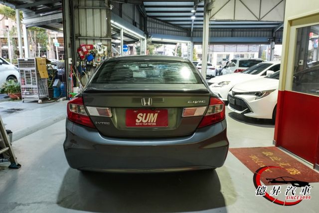 換檔撥片、HID頭燈、天窗，VTI-S版，省油、妥善率優良，經典不敗神車  第3張相片