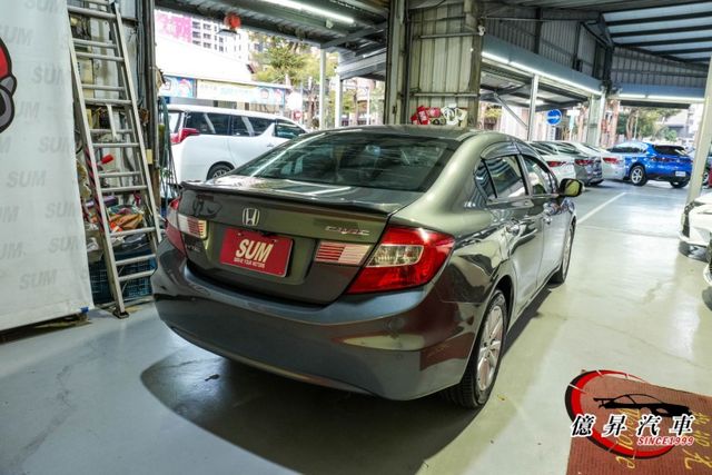 換檔撥片、HID頭燈、天窗，VTI-S版，省油、妥善率優良，經典不敗神車  第5張相片