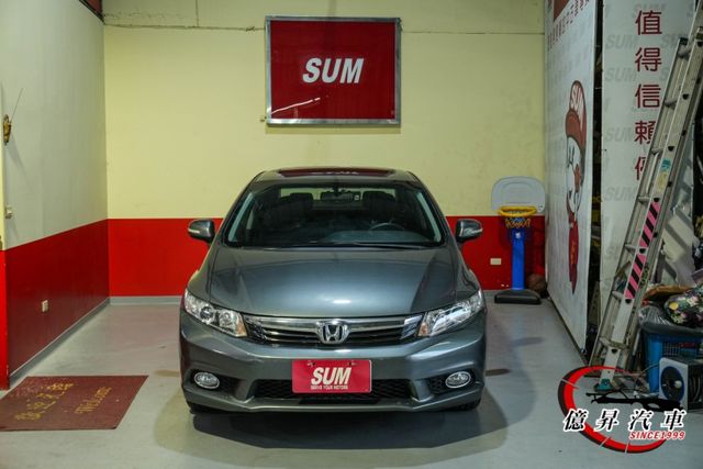 換檔撥片、HID頭燈、天窗，VTI-S版，省油、妥善率優良，經典不敗神車  第6張相片