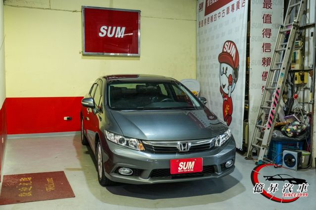 換檔撥片、HID頭燈、天窗，VTI-S版，省油、妥善率優良，經典不敗神車  第8張相片