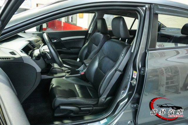 換檔撥片、HID頭燈、天窗，VTI-S版，省油、妥善率優良，經典不敗神車  第9張相片