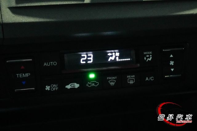 換檔撥片、HID頭燈、天窗，VTI-S版，省油、妥善率優良，經典不敗神車  第16張相片