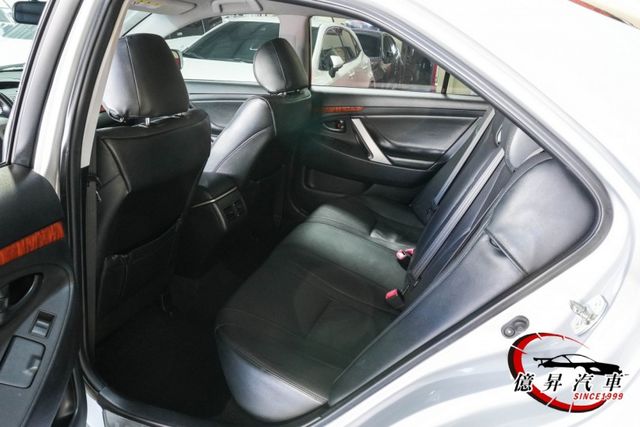 2.4E，引擎耐操、省油好保養，家庭房車首選，空間大、好開又好養  第10張相片