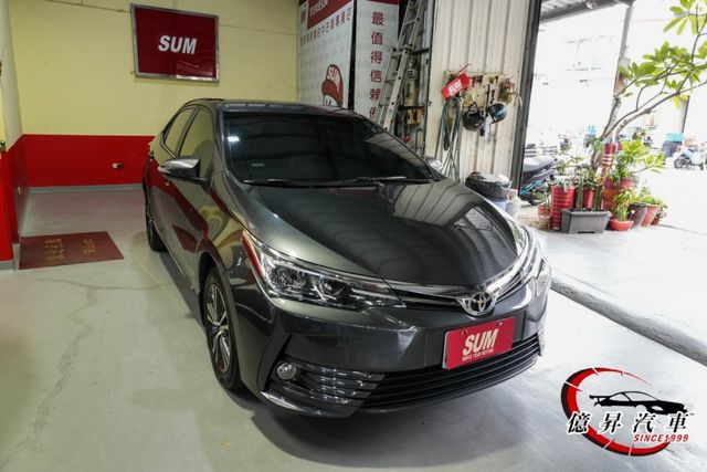 僅跑5.5萬公里，KEYLESS、恆溫空調、定速 電視、倒車顯影，原廠車機  第2張相片