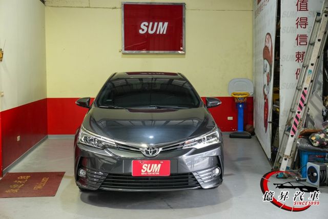 僅跑5.5萬公里，KEYLESS、恆溫空調、定速 電視、倒車顯影，原廠車機  第3張相片