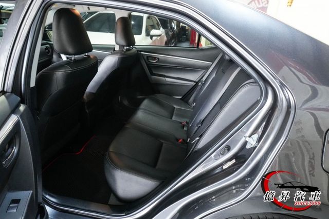 僅跑5.5萬公里，KEYLESS、恆溫空調、定速 電視、倒車顯影，原廠車機  第11張相片