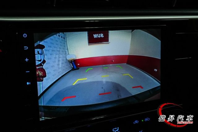 僅跑5.5萬公里，KEYLESS、恆溫空調、定速 電視、倒車顯影，原廠車機  第16張相片