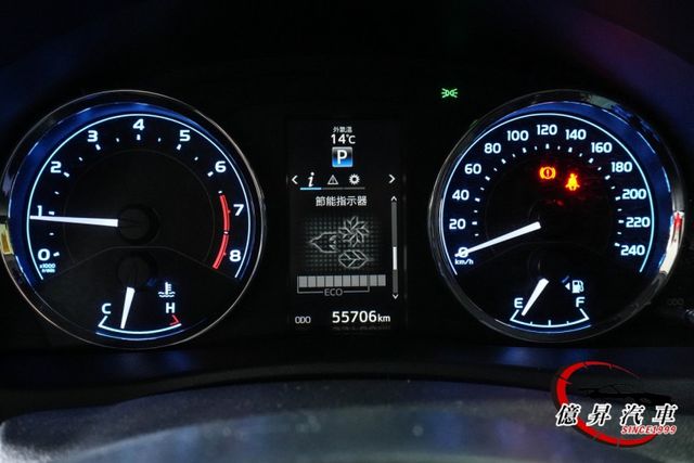 僅跑5.5萬公里，KEYLESS、恆溫空調、定速 電視、倒車顯影，原廠車機  第19張相片