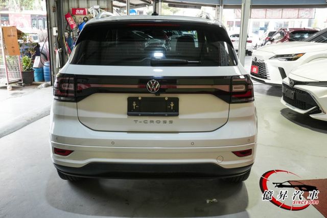 ACC跟車、10.25吋全邏輯數位化儀表、R-Line專屬套件，都會小休旅首選  第4張相片