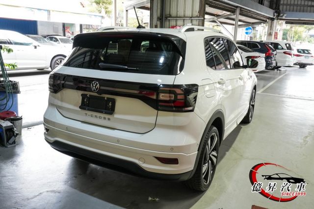 ACC跟車、10.25吋全邏輯數位化儀表、R-Line專屬套件，都會小休旅首選  第6張相片