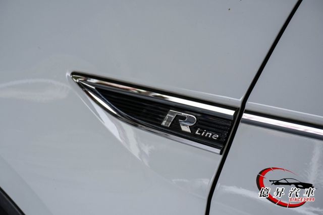 ACC跟車、10.25吋全邏輯數位化儀表、R-Line專屬套件，都會小休旅首選  第8張相片