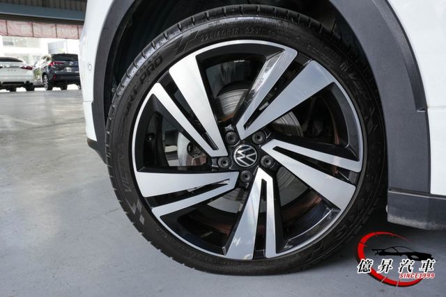 ACC跟車、10.25吋全邏輯數位化儀表、R-Line專屬套件，都會小休旅首選  第9張相片