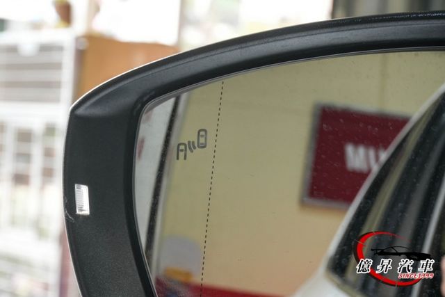 ACC跟車、10.25吋全邏輯數位化儀表、R-Line專屬套件，都會小休旅首選  第10張相片