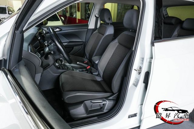 ACC跟車、10.25吋全邏輯數位化儀表、R-Line專屬套件，都會小休旅首選  第11張相片