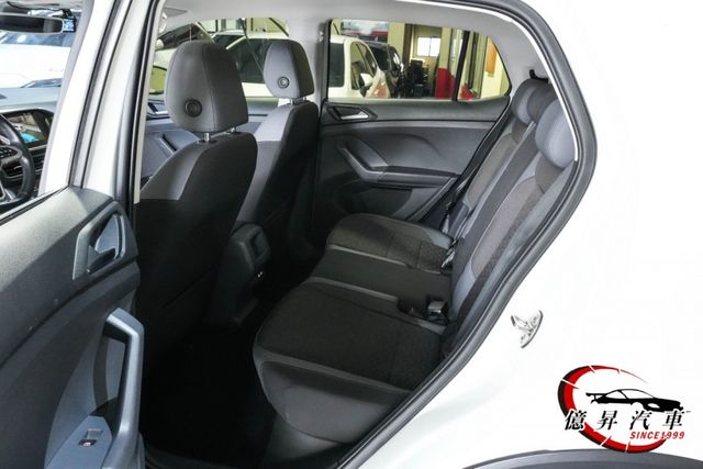 ACC跟車、10.25吋全邏輯數位化儀表、R-Line專屬套件，都會小休旅首選  第12張相片