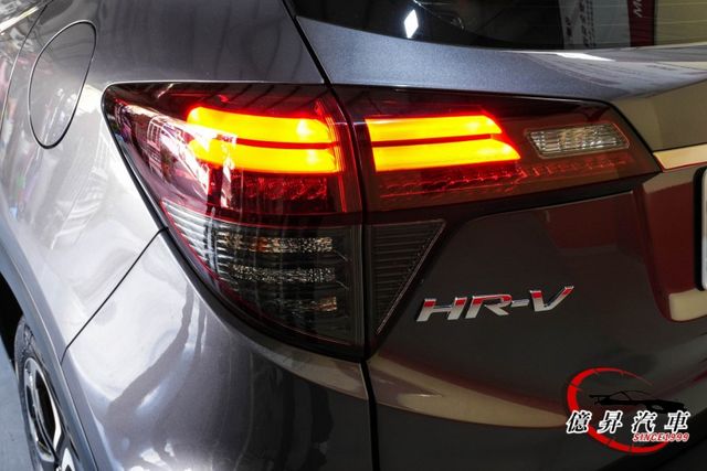 原廠保養，LED頭燈、LED日行燈、換檔撥片、自動感應頭燈，S版，跨界小休旅  第7張相片