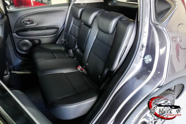 原廠保養，LED頭燈、LED日行燈、換檔撥片、自動感應頭燈，S版，跨界小休旅  第9張相片