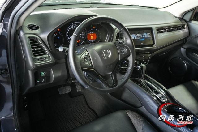 原廠保養，LED頭燈、LED日行燈、換檔撥片、自動感應頭燈，S版，跨界小休旅  第11張相片