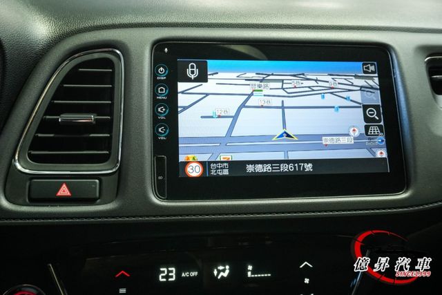 原廠保養，LED頭燈、LED日行燈、換檔撥片、自動感應頭燈，S版，跨界小休旅  第14張相片